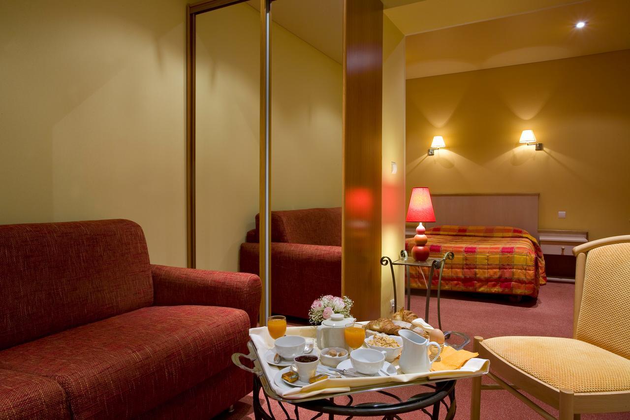 Hotel Restaurant Le Parc 물랭 외부 사진