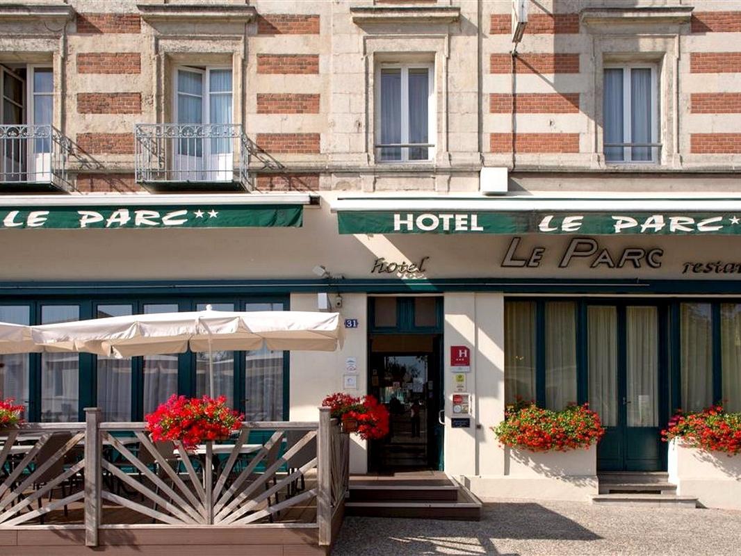 Hotel Restaurant Le Parc 물랭 외부 사진