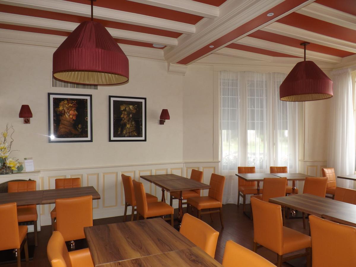 Hotel Restaurant Le Parc 물랭 외부 사진