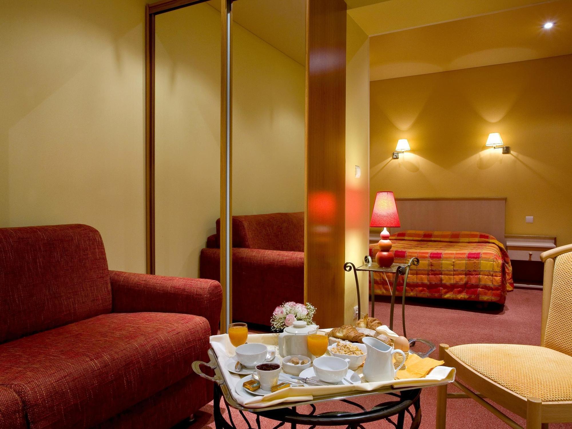 Hotel Restaurant Le Parc 물랭 외부 사진