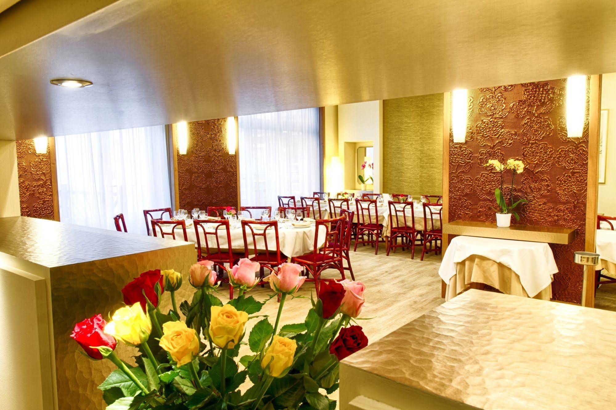 Hotel Restaurant Le Parc 물랭 외부 사진